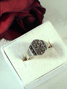 Sterling Silver Ring With Marcasite Stones Ring Size 7 3/4